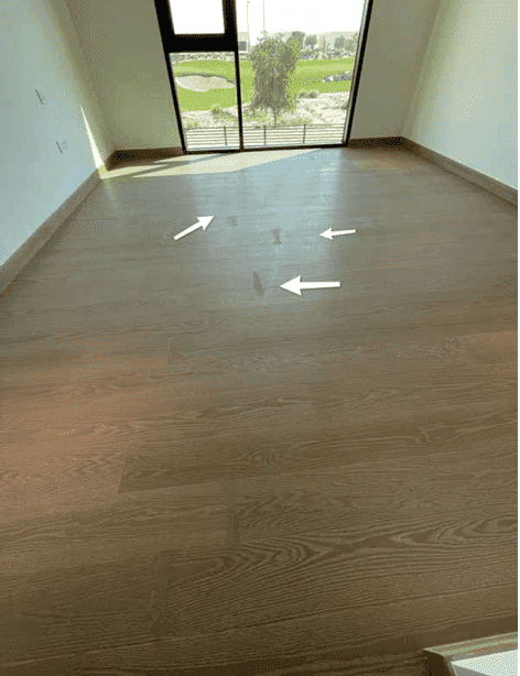 Floor with arrows marking uneven tiles